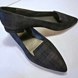 Stuart Weitzman Smoking Flats Size 9